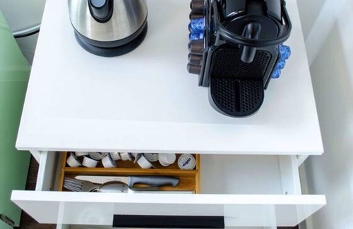 Sendlinger Feld Apartment | Homely Stay Studio9 - View to the green courtyard