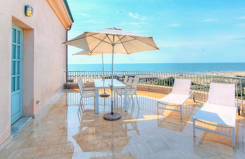 Calambrone Apartment | Homerez - 180 m away from the beach! Appartement for 4 ppl. with shared pool