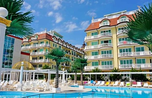 Elenite Apartment | Homerez - 20 m away from the beach! Studio with shared pool, jacuzzi and balcony