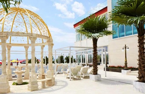 Elenite Apartment | Homerez - 20 m away from the beach! Studio with shared pool, jacuzzi and balcony