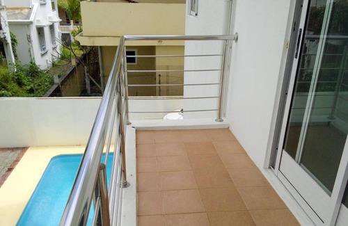 Flic-en-Flac Apartment | Homerez - 200 m away from the beach! Appartement for 6 ppl. with shared pool
