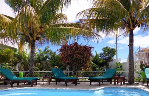 Grand-Baie Apartment | Homerez - 300 m away from the beach! Appartement for 8 ppl. with shared pool