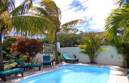 Grand-Baie Apartment | Homerez - 300 m away from the beach! Appartement for 8 ppl. with shared pool