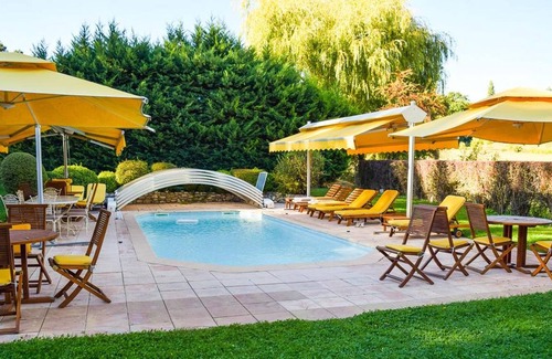 Forcalquier Apartment | Homerez - Amazing appartement for 2 ppl. with shared pool at Forcalquier