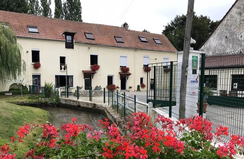 Viarmes House | Homerez - Amazing house for 35 ppl. with garden and terrace at Viarmes
