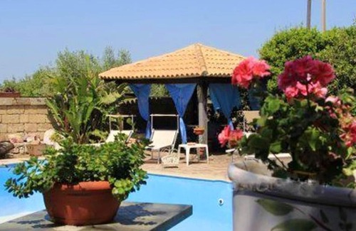 Castrignano del Capo Apartment | Homerez - Appartement for 5 ppl. with shared pool at Castrignano del Capo