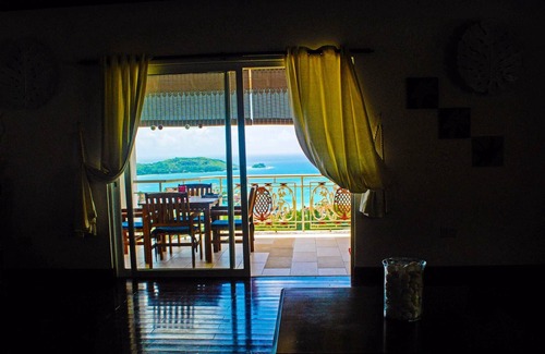 Zig Zag Ward Apartment | Homerez - Apartement 5 km away from the beach for 2 ppl. at Les Mamelles