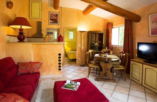 Forcalquier Apartment | Homerez - Apartment for 2 pers. with shared pool in Forcalquier