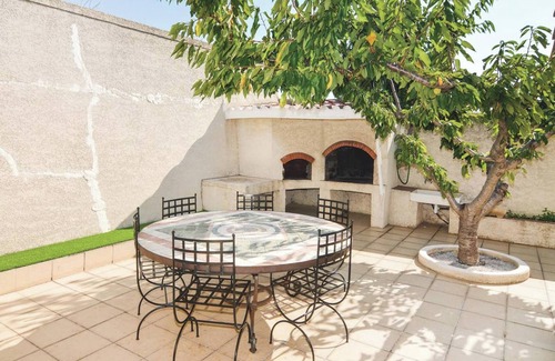 Port-de-Bouc Apartment | Homerez - Apartment Port-de-Bouc with Pool