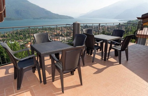 Vercana Apartment | Homerez - Apartment in Vercana with lake view