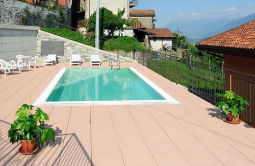 Vercana Apartment | Homerez - Apartment in Vercana with lake view