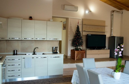 Caiazzo Apartment | Homerez - Appartement for 7 ppl. with shared pool and garden at Bosco di Caiazzo
