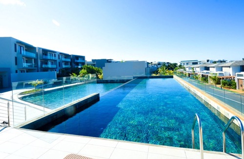 Roches Noires Apartment | Homerez - Appartement 1 km away from the beach for 6 ppl. with shared pool
