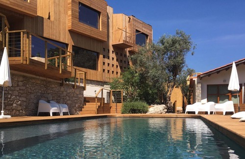 Alvados Apartment | Homerez - Appartement for 2 ppl. with shared pool, garden and balcony at Alvados