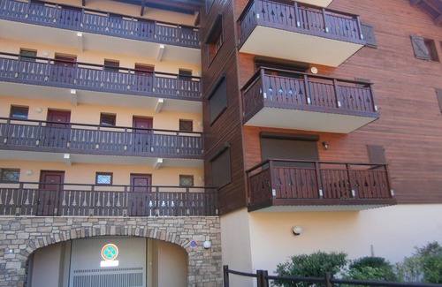 La Joue du Loup Apartment | Homerez - Apt. Dévoluy mountain view