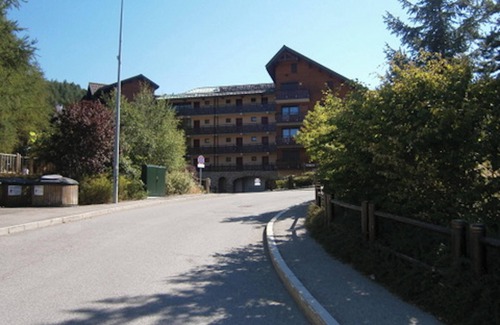 La Joue du Loup Apartment | Homerez - Apt. Dévoluy mountain view