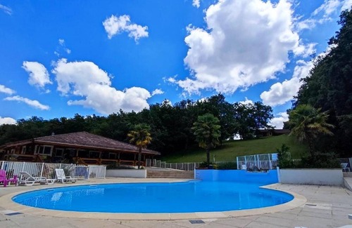 Mauroux Ski Chalet | Homerez - Beautiful chalet for 6 ppl. with shared pool and terrace at Mauroux