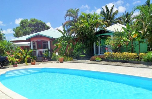 Petit-Canal House | Homerez - Beautiful house for 7 ppl. with shared pool and terrace at Petit-Canal