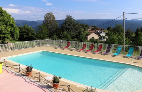 Gravieres House | Homerez - Beautiful house for 6 ppl. with shared pool and terrace at Gravières