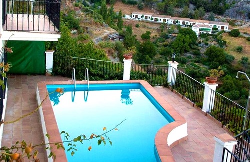 Grazalema Ski Chalet | Homerez - Big chalet for 12 ppl. with swimming-pool and terrace at Grazalema