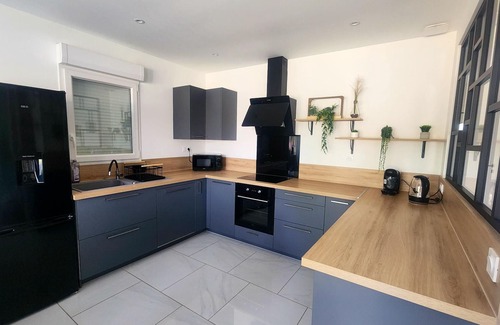 Saint-Mard House | Homerez - Big house for 9 ppl. with jacuzzi and terrace at Saint-Mard