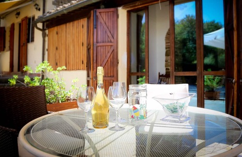 Pieve al Bagnoro Villa | Homerez - Big villa for 9 ppl. with swimming-pool, garden and terrace at Arezzo