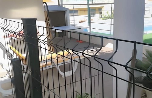 Corroios Apartment | Homerez - Bright apartment in Almada with shared pool
