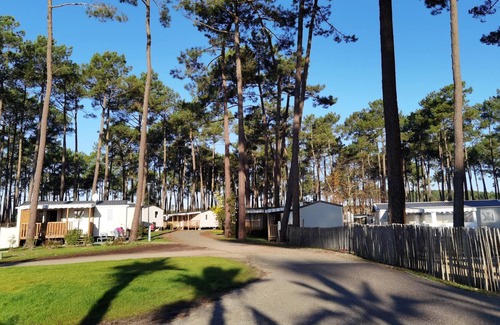 Saint-Julien-en-Born House | Homerez - Bungalow 4 km away from the beach for 6 ppl. with shared pool