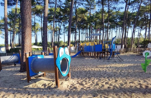 Saint-Julien-en-Born House | Homerez - Bungalow 4 km away from the beach for 6 ppl. with shared pool