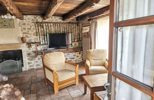 Peyrusse-le-Roc House | Homerez - Charming House Peyrusse le Roc, Garden