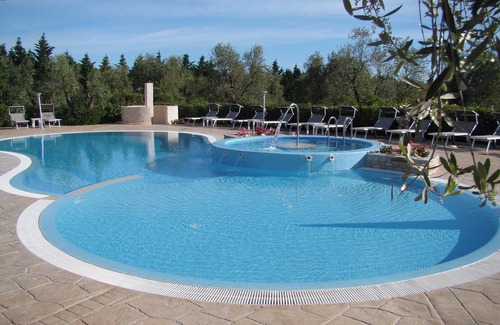 Chiesiola Apartment | Homerez - Charming Apartment in Vieste with Shared Pool and Garden