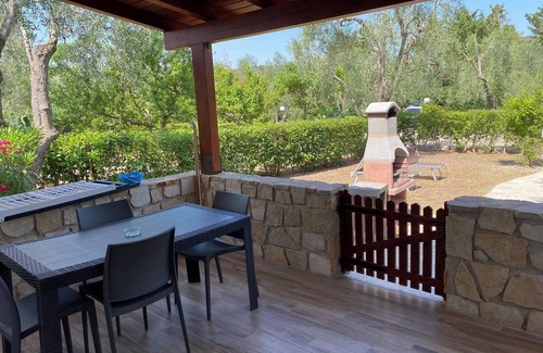 Chiesiola Apartment | Homerez - Charming Apartment in Vieste with Shared Pool and Garden
