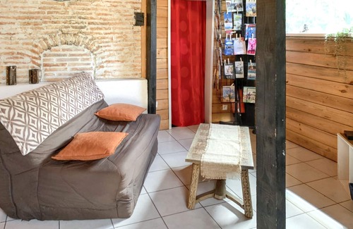 Sanguinet Ski Chalet | Homerez - Charming Chalet in Sanguinet with Garden and Terrace