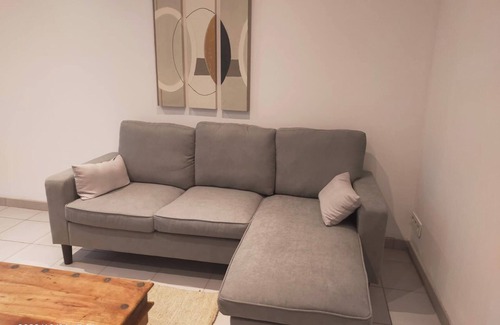 Andonville House | Homerez - Charming Family House in Andonville with Garden