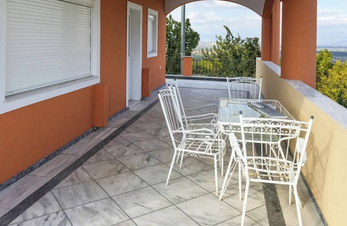Vlachokerasia House | Homerez - Charming House with Mountain View in Manthirea