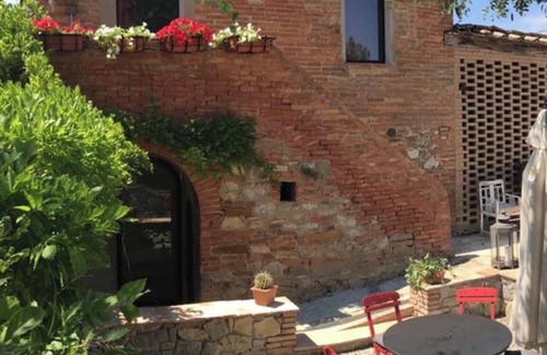 Trequanda House | Homerez - Charming House in Trequanda with Shared Pool