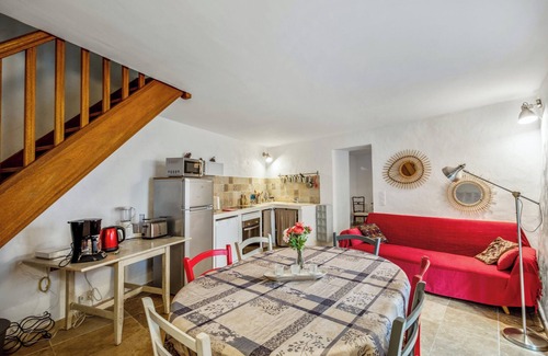 Bonnieux House | Homerez - Charming House in Bonnieux with Terrace and Garden View