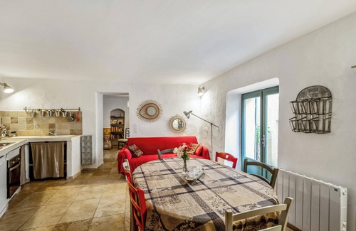 Bonnieux House | Homerez - Charming House in Bonnieux with Terrace and Garden View