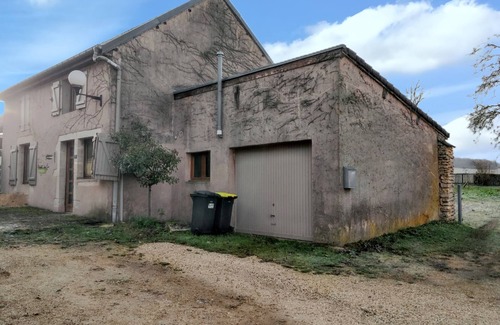 Echalot House | Homerez - Charming House in Échalot with Enclosed Garden