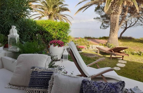 Vulcano Porto House | Homerez - Charming House in Lentia with Shared Pool