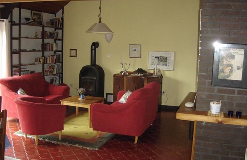 Laghy House | Homerez - Charming House in Laghy with Garden View