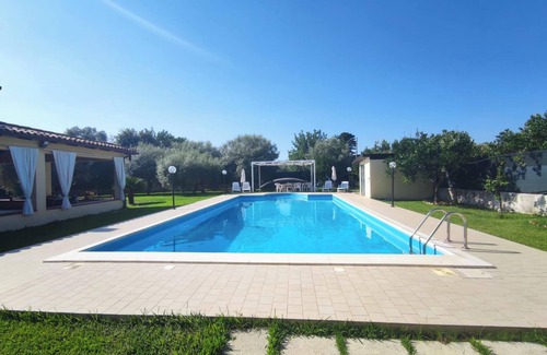 Floridia Villa | Homerez - Charming Villa in Floridia