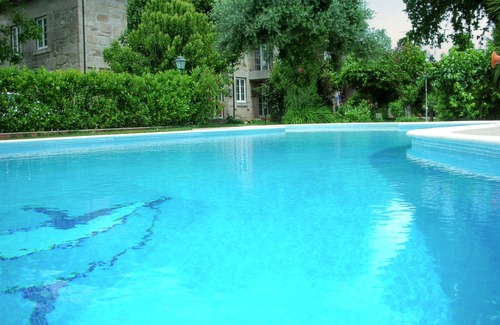 Pedraca Villa | Homerez - Charming Villa in Pedraça with Shared Pool