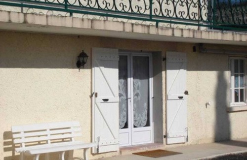 Mensignac Apartment | Homerez - Comfortable Apartment in Mensignac near Countryside