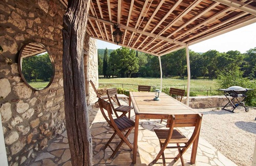 Valaurie House | Homerez - Comfortable house in Valaurie with shared pool