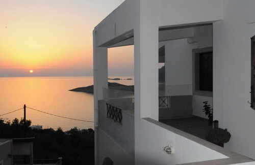 Mirties House | Homerez - Comfortable house in Mirties with terrace and parking
