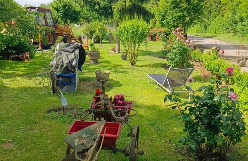 Montils House | Homerez - Cosy Bungalow in Montils with Garden and Air Conditioning