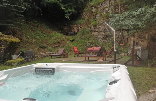 Gospic Ski Chalet | Homerez - Cosy Chalet in Gospić with Jacuzzi and Mountain View