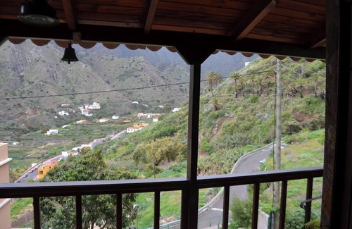 Hermigua Ski Chalet | Homerez - Cosy Chalet with Terrace in Hermigua - Ideal for Couples