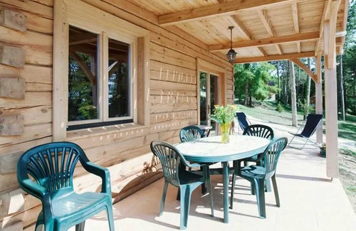Sarlat-la-Caneda Ski Chalet | Homerez - Cozy Chalet in Sarlat-la-Canéda with Shared Pool